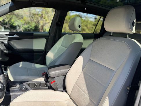 Used 2021 Volkswagen Tiguan SE image 11