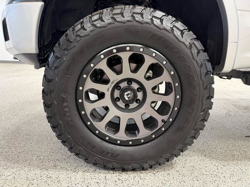 Used 2019 Ford F150 Lariat w/ Equipment Group 502A Luxury AWD/4WD image 9