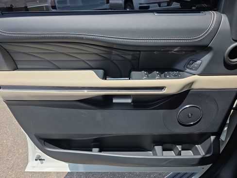 Used 2024 Ford Expedition Platinum AWD/4WD image 18