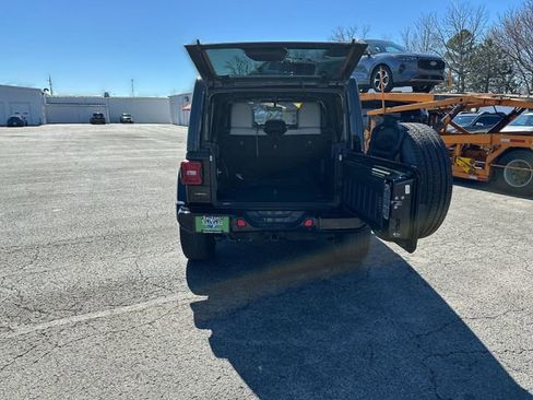 Used 2022 Jeep Wrangler Unlimited Sahara AWD/4WD image 22