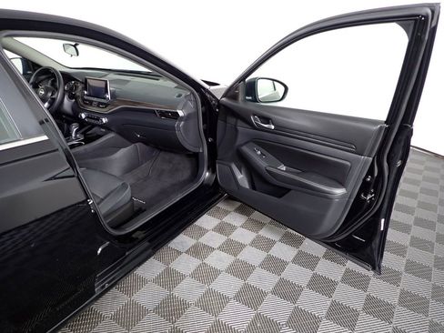 Used 2024 Nissan Altima 2.5 SV image 34