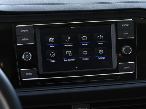 Used 2023 Volkswagen Jetta SE w/ Panoramic Sunroof Package image 30