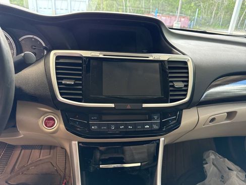 Used 2017 Honda Accord EX-L image 6