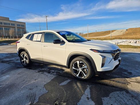 Used 2024 Chevrolet Trax RS w/ Driver Confidence Package image 1