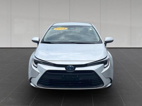 Used 2025 Toyota Corolla LE AWD/4WD image 8
