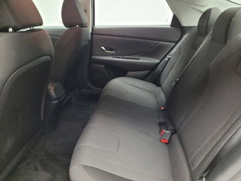 Used 2021 Hyundai Elantra SE FWD image 18