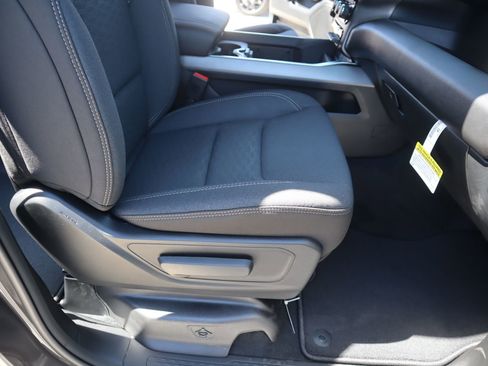 New 2026 RAM 1500 Express AWD/4WD image 12