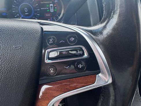 Used 2016 Cadillac Escalade Premium image 18