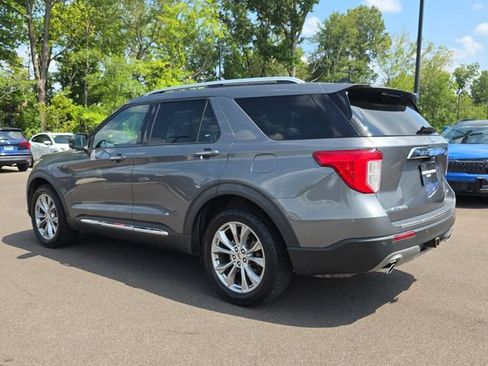 Used 2021 Ford Explorer Limited w/ Equipment Group 301A AWD/4WD image 3