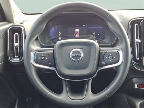 Used 2024 Volvo XC40 B5 Plus w/ Climate Package image 25