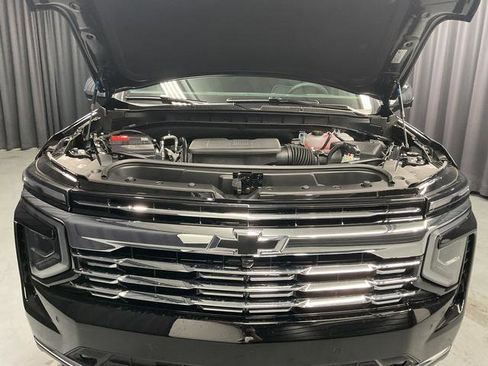 New 2026 Chevrolet Suburban Premier w/ Sun And Tow Package AWD/4WD image 19