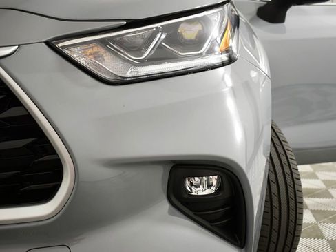 Used 2023 Toyota Highlander Bronze Edition image 2