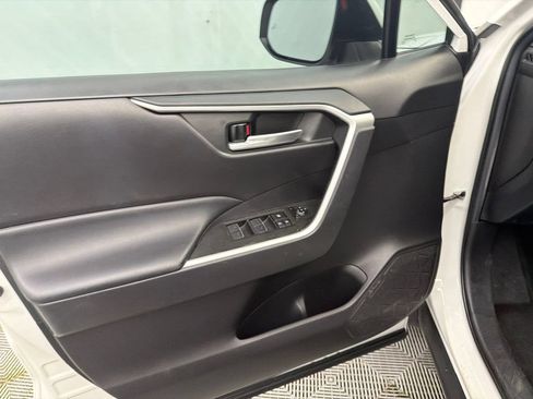 Used 2023 Toyota RAV4 XLE w/ Convenience Package FWD image 11