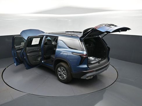 New 2026 Chevrolet Traverse LT image 2