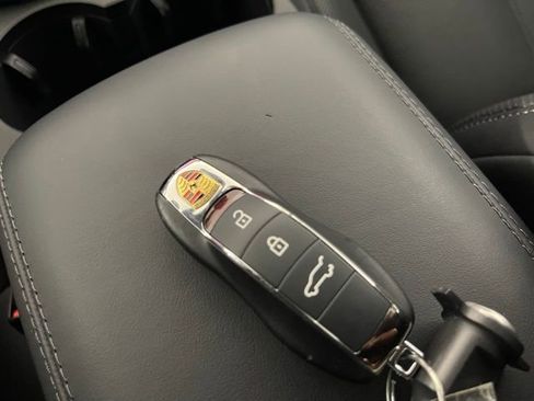 Used 2024 Porsche Macan image 45