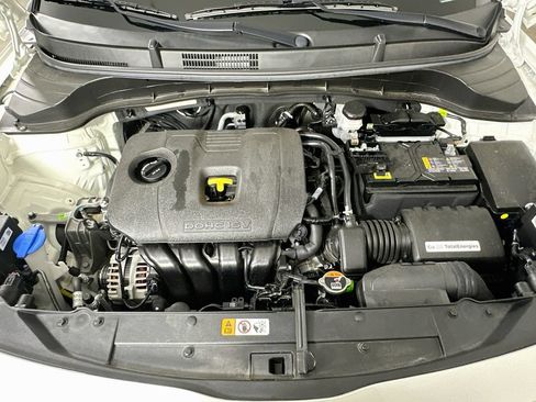 Used 2025 Kia Soul LX w/ LX Technology Package FWD image 9