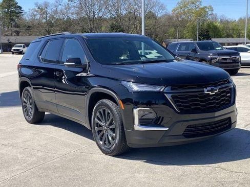 Used 2024 Chevrolet Traverse RS w/ LPO, Floor Liner Package FWD image 5