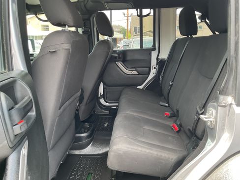 Used 2018 Jeep Wrangler Unlimited Sport S AWD/4WD image 10