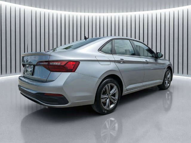 Used 2024 Volkswagen Jetta SE FWD image 4