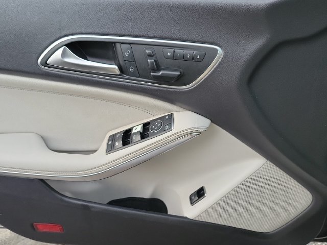Used 2015 Mercedes-Benz CLA 250 image 13