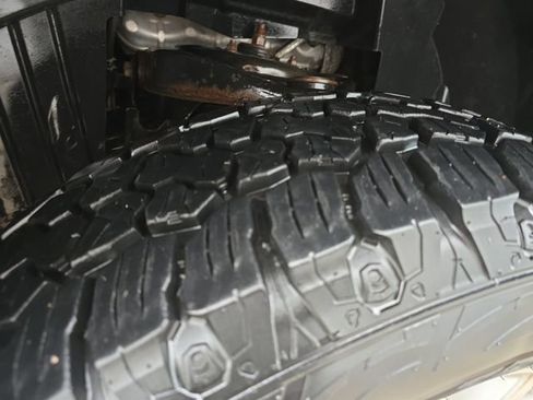 Used 2017 Nissan Titan SV image 27