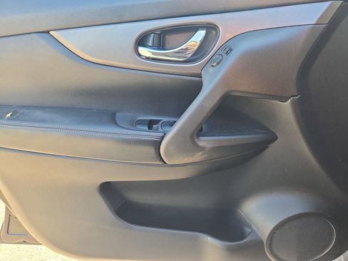 Used 2016 Nissan Rogue S FWD image 14