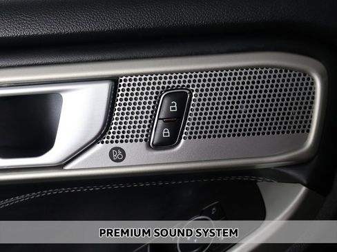 Used 2023 Ford Explorer XLT w/ Equipment Group 202A image 3