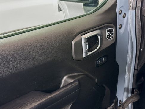 Used 2025 Jeep Wrangler Unlimited Rubicon AWD/4WD image 18