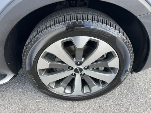 Used 2022 Kia Telluride EX w/ EX Premium Package image 16