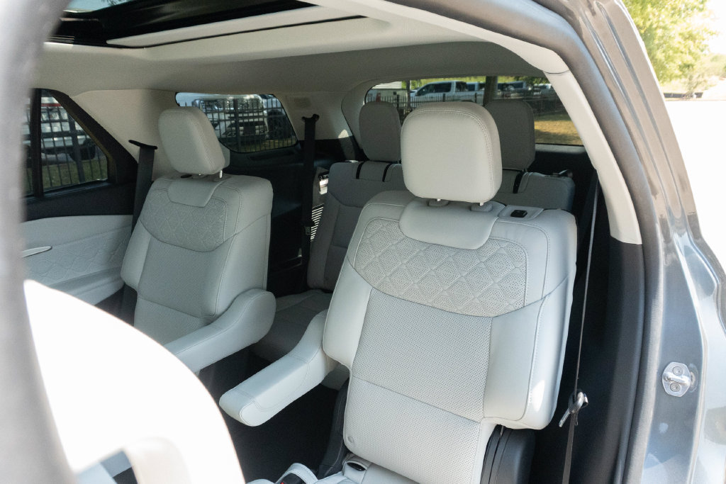 Used 2025 Ford Explorer Platinum w/ Ultimate Package AWD/4WD image 22