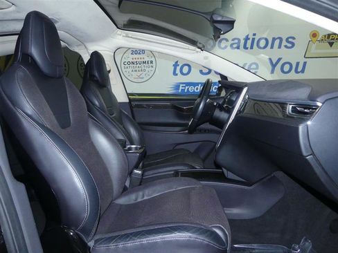 Used 2016 Tesla Model X 90D image 10