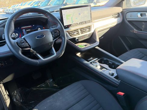 Used 2025 Ford Explorer ST-Line image 23