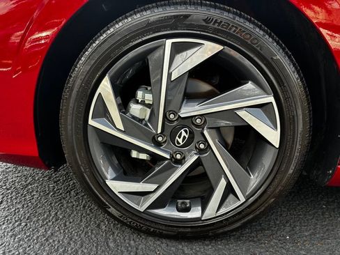Used 2025 Hyundai Elantra Limited FWD image 9