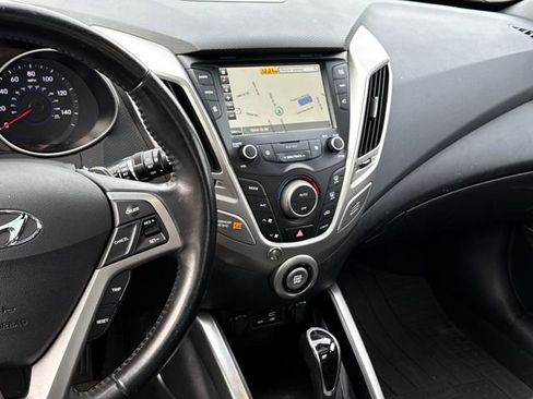 Used 2017 Hyundai Veloster Value Edition image 14