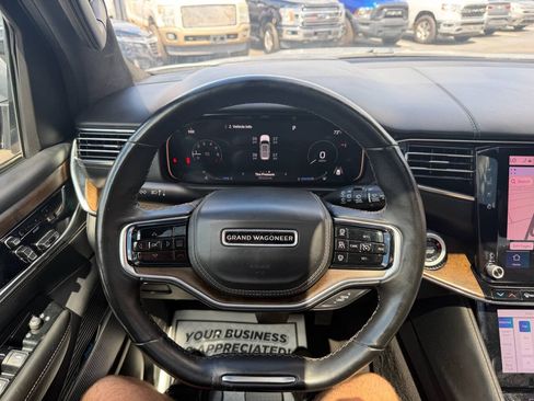 Used 2022 Jeep Grand Wagoneer Series II AWD/4WD image 13