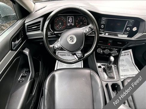 Used 2019 Volkswagen Jetta SE w/ Cold Weather Package FWD image 4