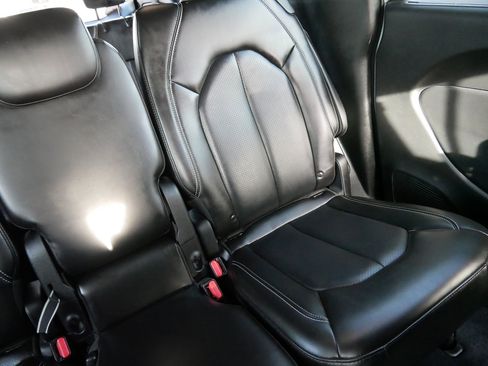 Used 2024 Chrysler Pacifica Touring-L w/ Uconnect Theater Family Group image 14