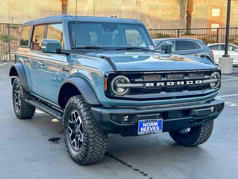 Used 2022 Ford Bronco Outer Banks AWD/4WD image 3