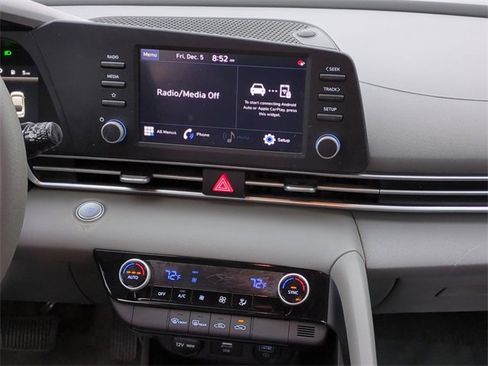 Used 2022 Hyundai Elantra SEL w/ Preferred Accessory Package image 17