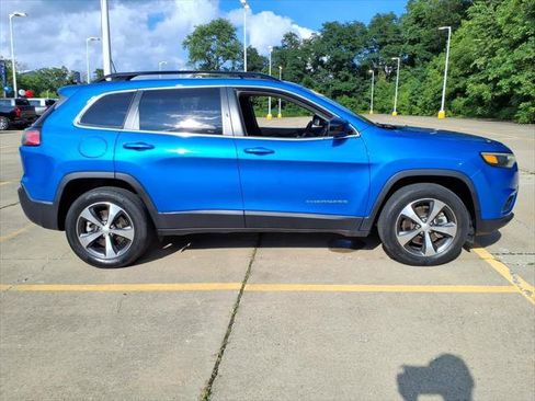 Used 2022 Jeep Cherokee Limited w/ Mopar Interior Package AWD/4WD image 7