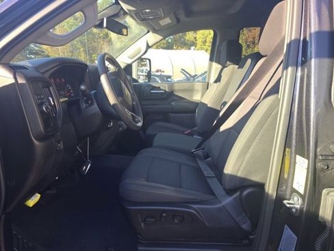 Used 2024 Chevrolet Silverado 2500 Custom w/ Custom Convenience Package image 5