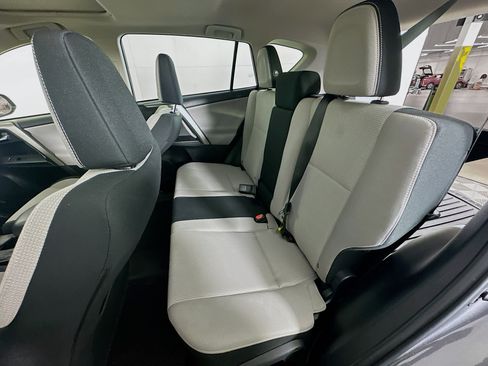 Used 2018 Toyota RAV4 XLE AWD/4WD image 27