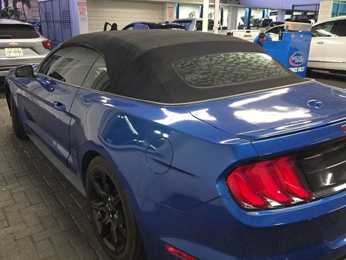 Used 2018 Ford Mustang Premium image 7