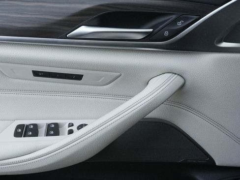 Certified 2023 BMW 540i w/ Premium Package image 8