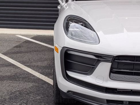 Certified 2026 Porsche Macan AWD/4WD image 13