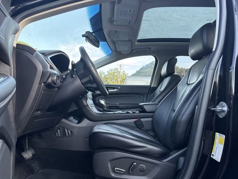 Used 2018 Ford Edge Titanium w/ Technology Package AWD/4WD image 14