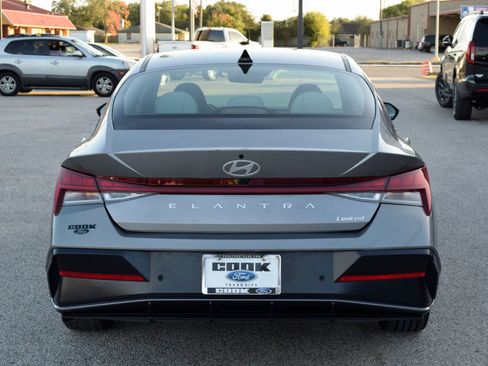 Used 2024 Hyundai Elantra Limited image 10