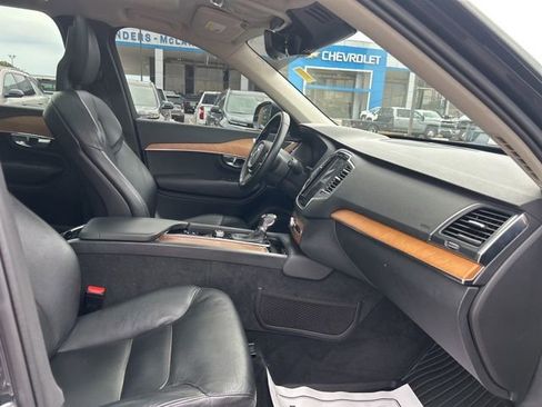 Used 2021 Volvo XC90 T6 Momentum w/ Protection Package Premier image 35