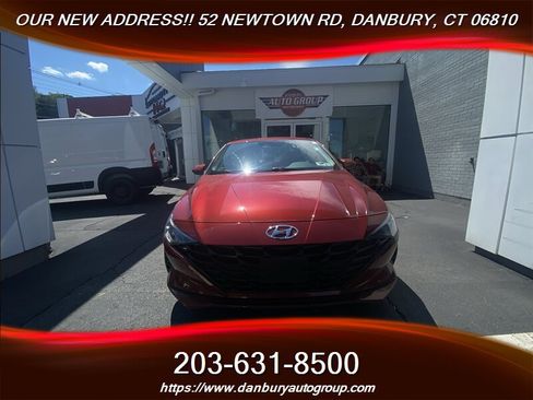 Used 2023 Hyundai Elantra SEL w/ Preferred Accessory Package FWD image 8
