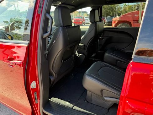 New 2026 Chrysler Pacifica Select FWD image 25